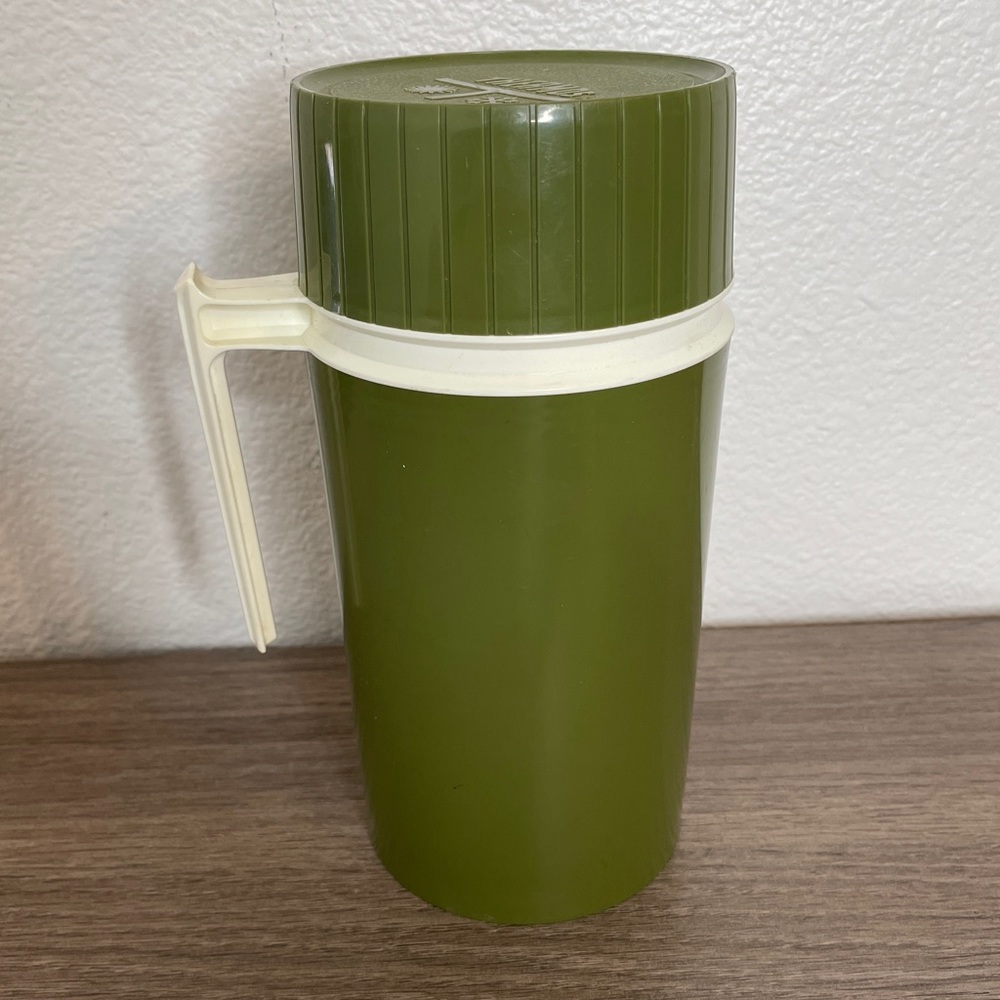 Vintage Green Thermos Vacuum Pint Bottle model 7202 Soup Hot Beverage Travel Mug